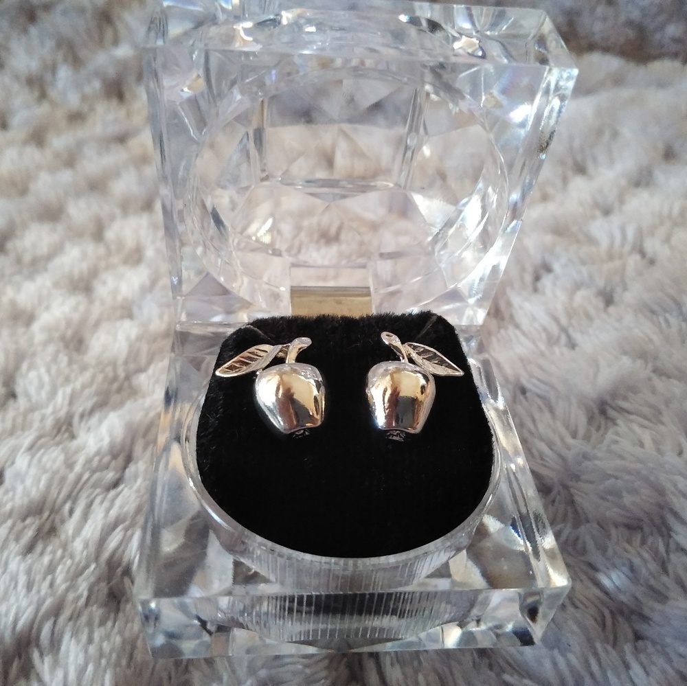 Cute apple silver earrings NWOT in case.
